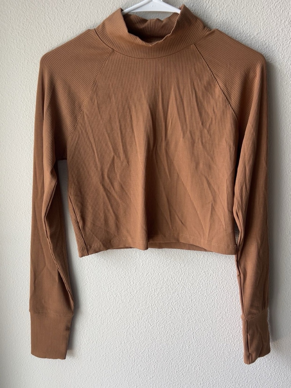 OFFLINE By Aerie Thumbs Up Heavyweight Mock Neck Crop Cream and Brown. Women’s M - Picture 2 of 7